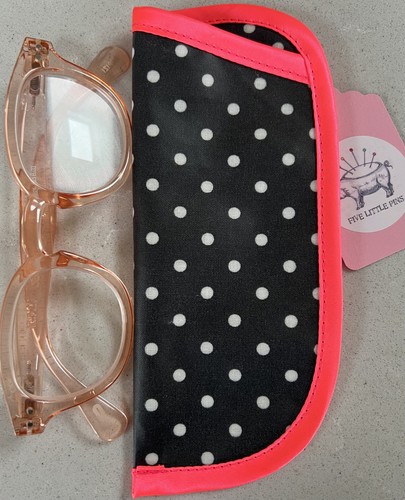 Polka dot glasses case wipe - polka,